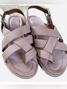 FRYE Tait pink leather criss cross toe loop  mauve lilac strappy sandals 6